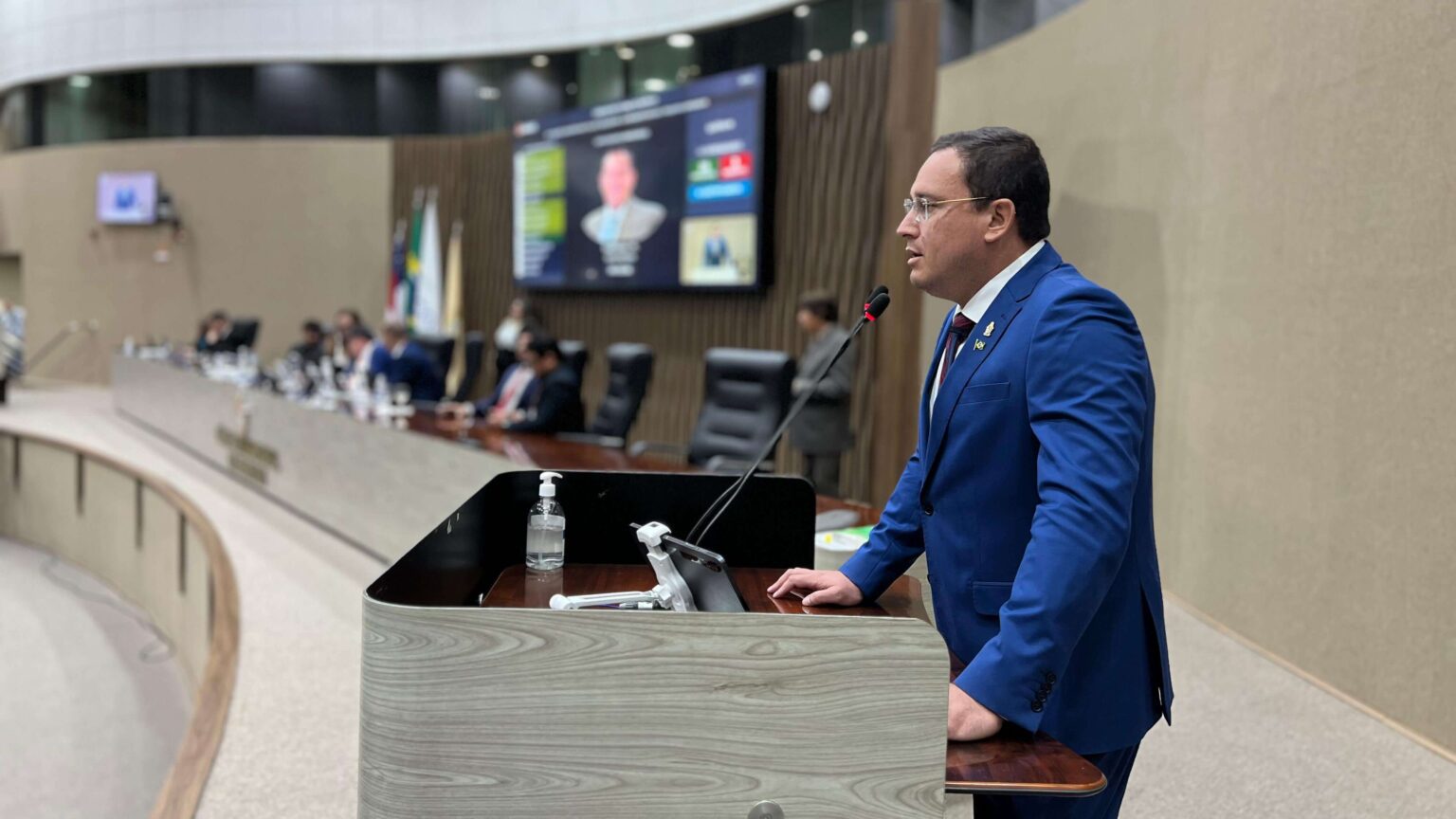 Raiff-Matos-cobra-campanha-contra-sexualizacao-infantil-1-1536x864 Notícias