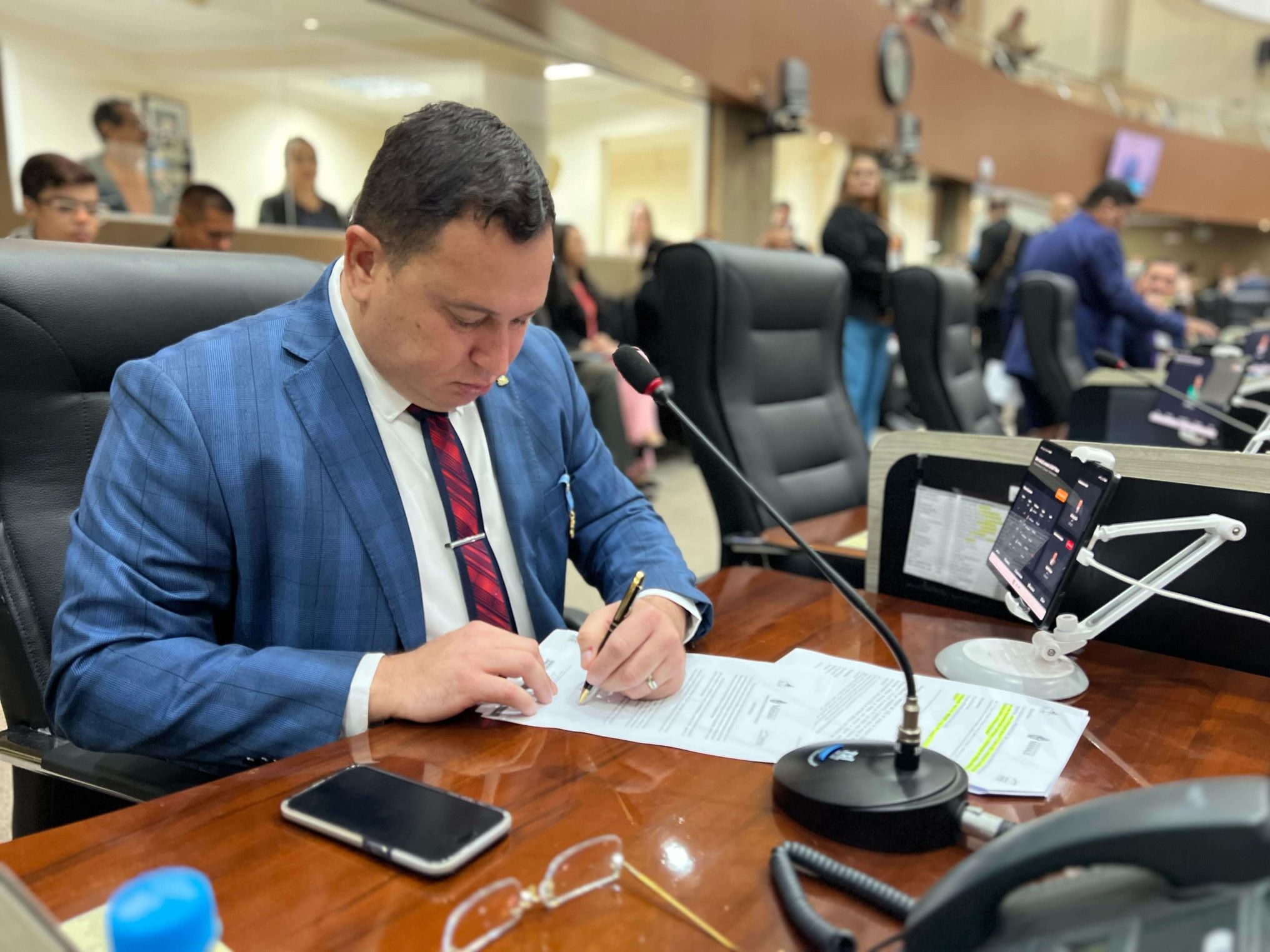 Raiff Matos leis em vigor em Manaus